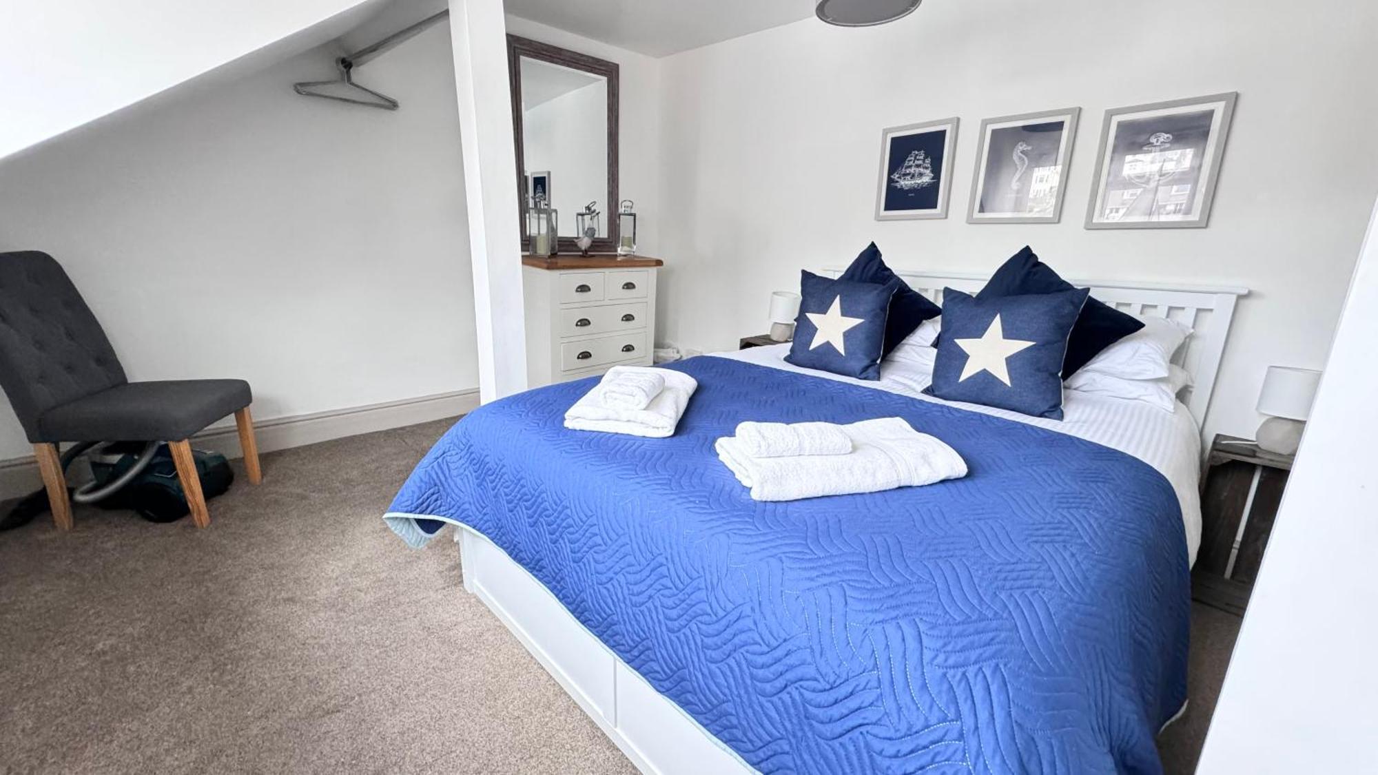 Nancie'S Place - Dartmouth Town Center With Private Parking - A Traditional Georgian Private Duplex Apartment - Beautifully Refurbished - Two Bedrooms, Bathroom, Kitchen And Lounge Diner Buitenkant foto