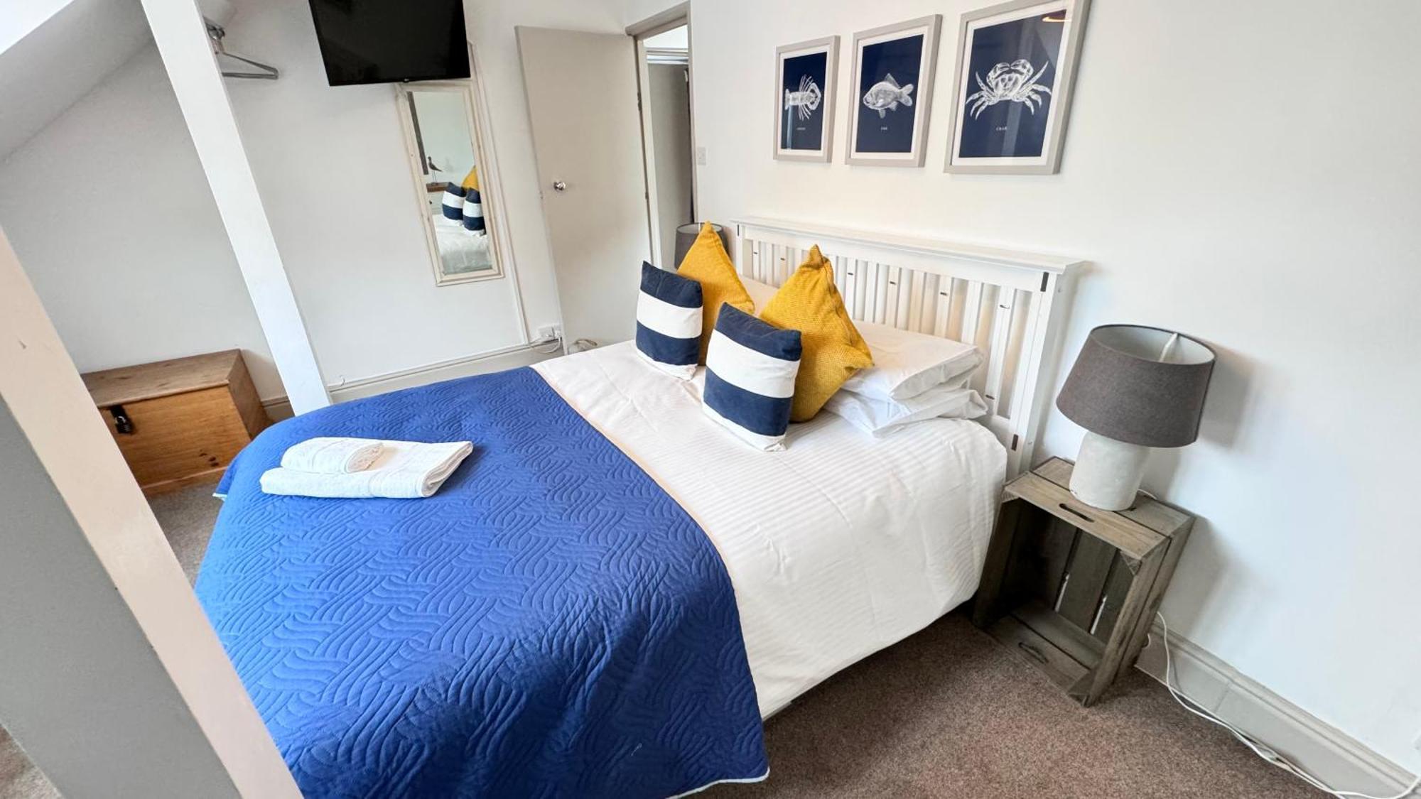 Nancie'S Place - Dartmouth Town Center With Private Parking - A Traditional Georgian Private Duplex Apartment - Beautifully Refurbished - Two Bedrooms, Bathroom, Kitchen And Lounge Diner Buitenkant foto