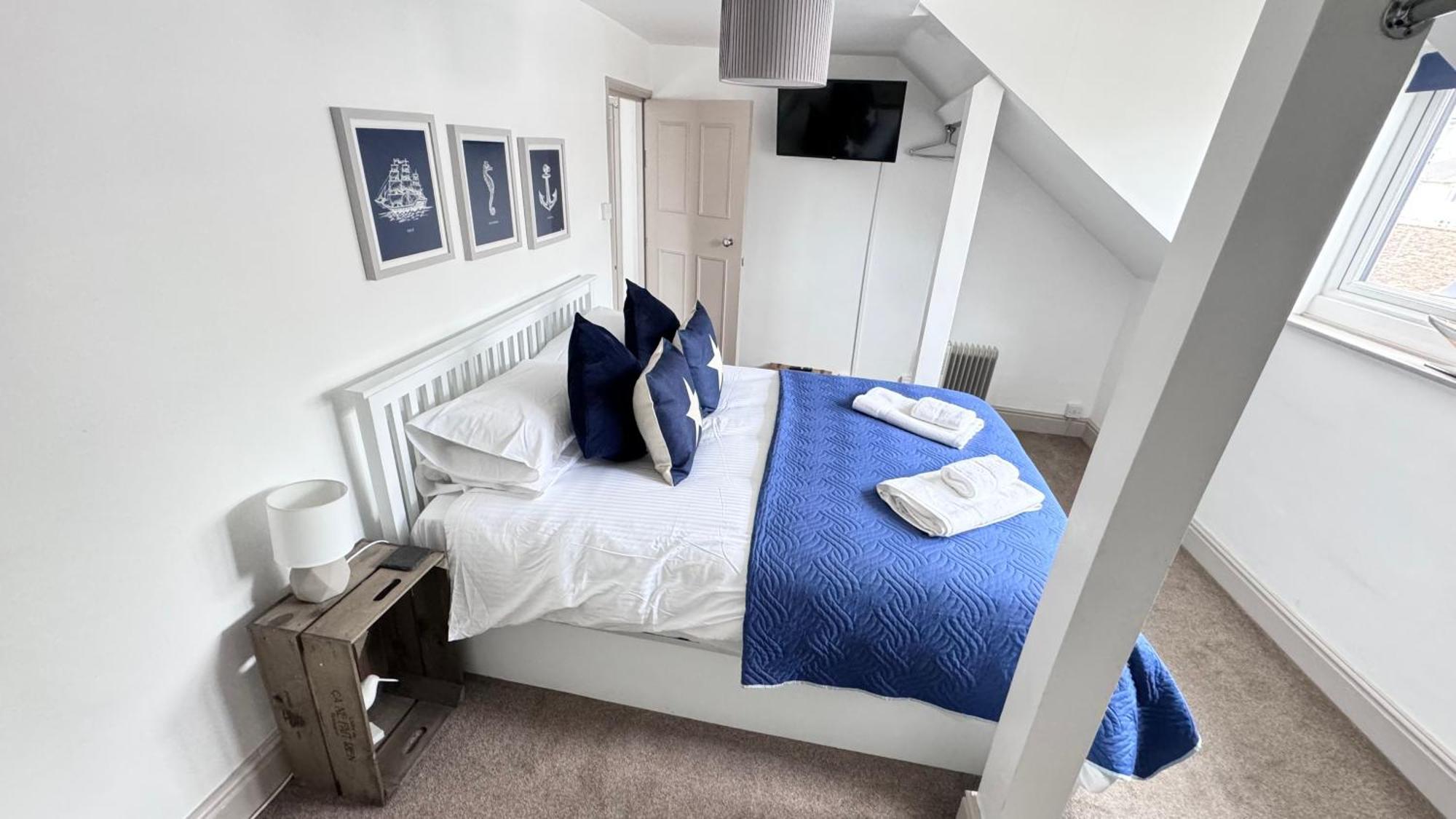 Nancie'S Place - Dartmouth Town Center With Private Parking - A Traditional Georgian Private Duplex Apartment - Beautifully Refurbished - Two Bedrooms, Bathroom, Kitchen And Lounge Diner Buitenkant foto
