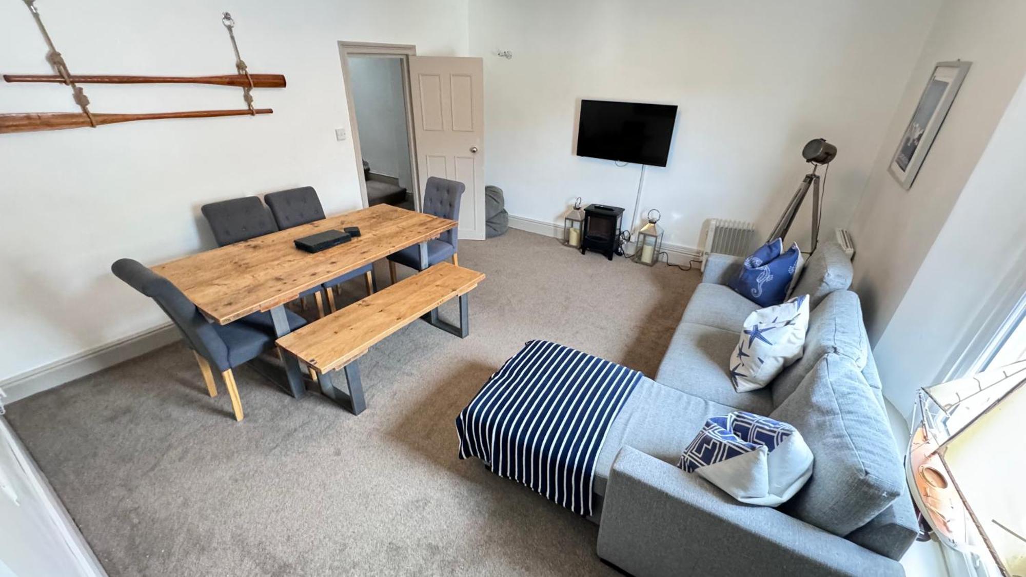 Nancie'S Place - Dartmouth Town Center With Private Parking - A Traditional Georgian Private Duplex Apartment - Beautifully Refurbished - Two Bedrooms, Bathroom, Kitchen And Lounge Diner Buitenkant foto