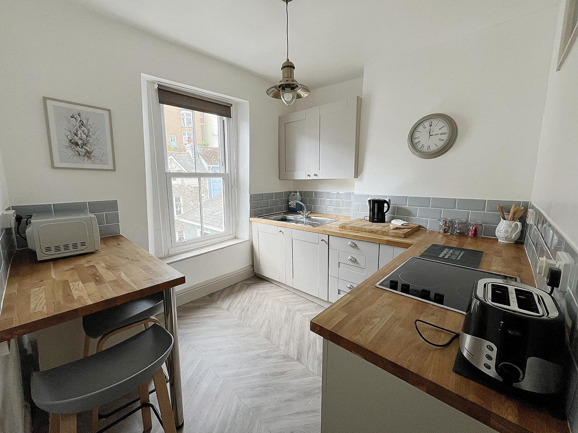 Nancie'S Place - Dartmouth Town Center With Private Parking - A Traditional Georgian Private Duplex Apartment - Beautifully Refurbished - Two Bedrooms, Bathroom, Kitchen And Lounge Diner Buitenkant foto