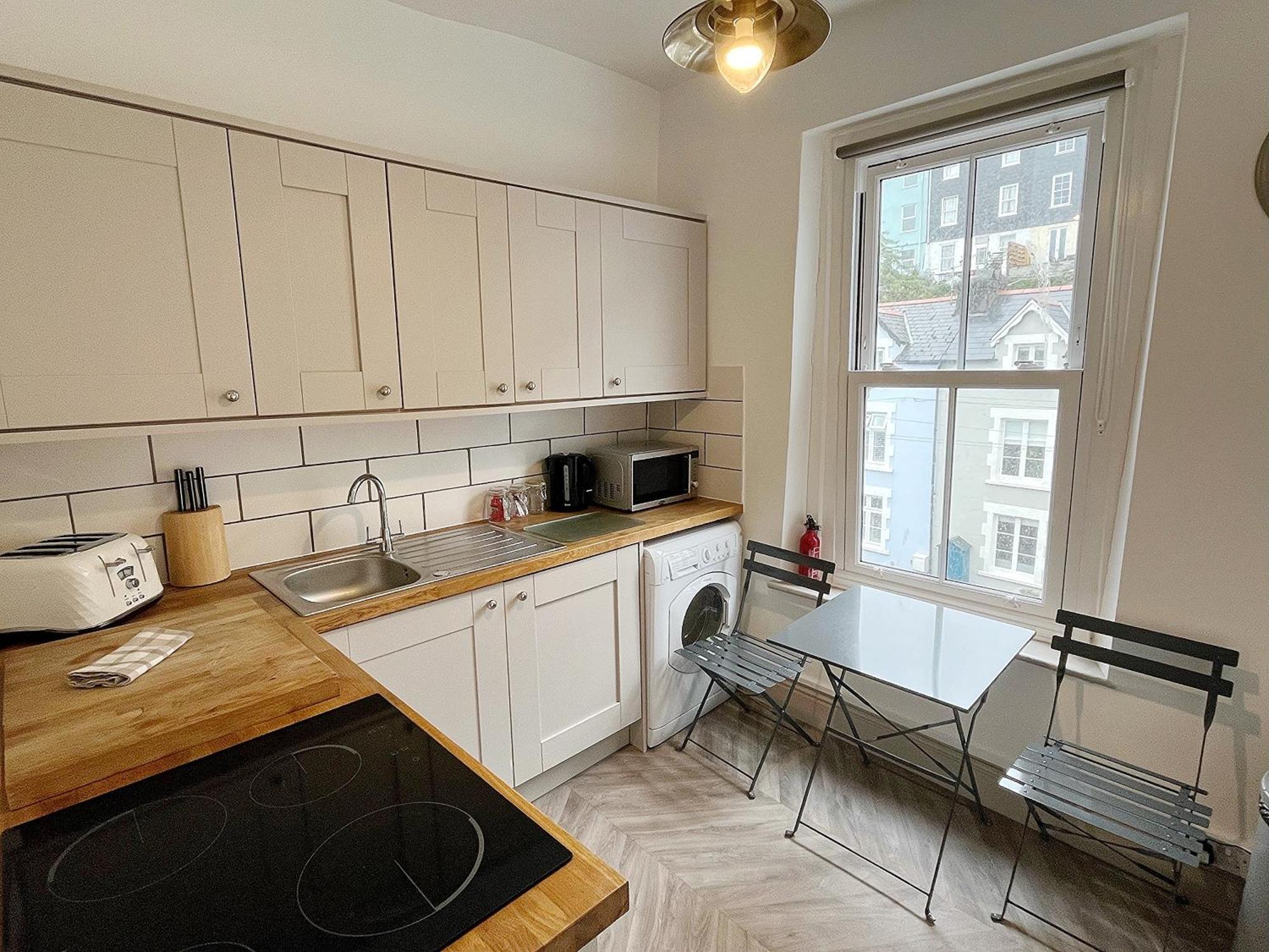 Nancie'S Place - Dartmouth Town Center With Private Parking - A Traditional Georgian Private Duplex Apartment - Beautifully Refurbished - Two Bedrooms, Bathroom, Kitchen And Lounge Diner Buitenkant foto