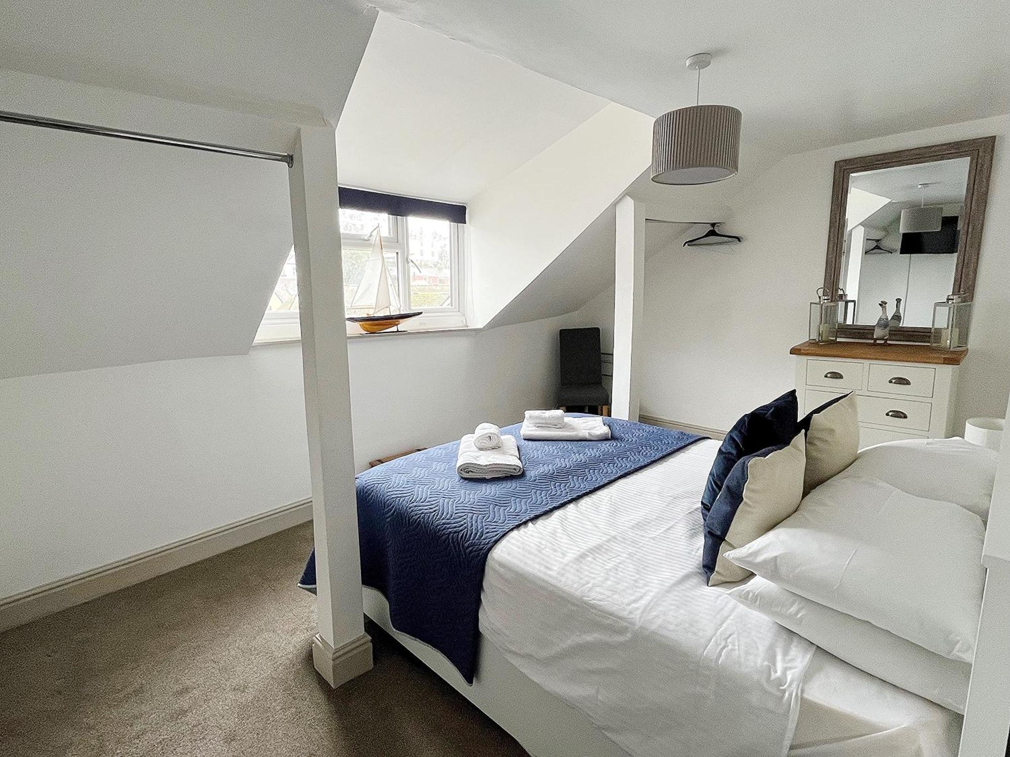 Nancie'S Place - Dartmouth Town Center With Private Parking - A Traditional Georgian Private Duplex Apartment - Beautifully Refurbished - Two Bedrooms, Bathroom, Kitchen And Lounge Diner Buitenkant foto