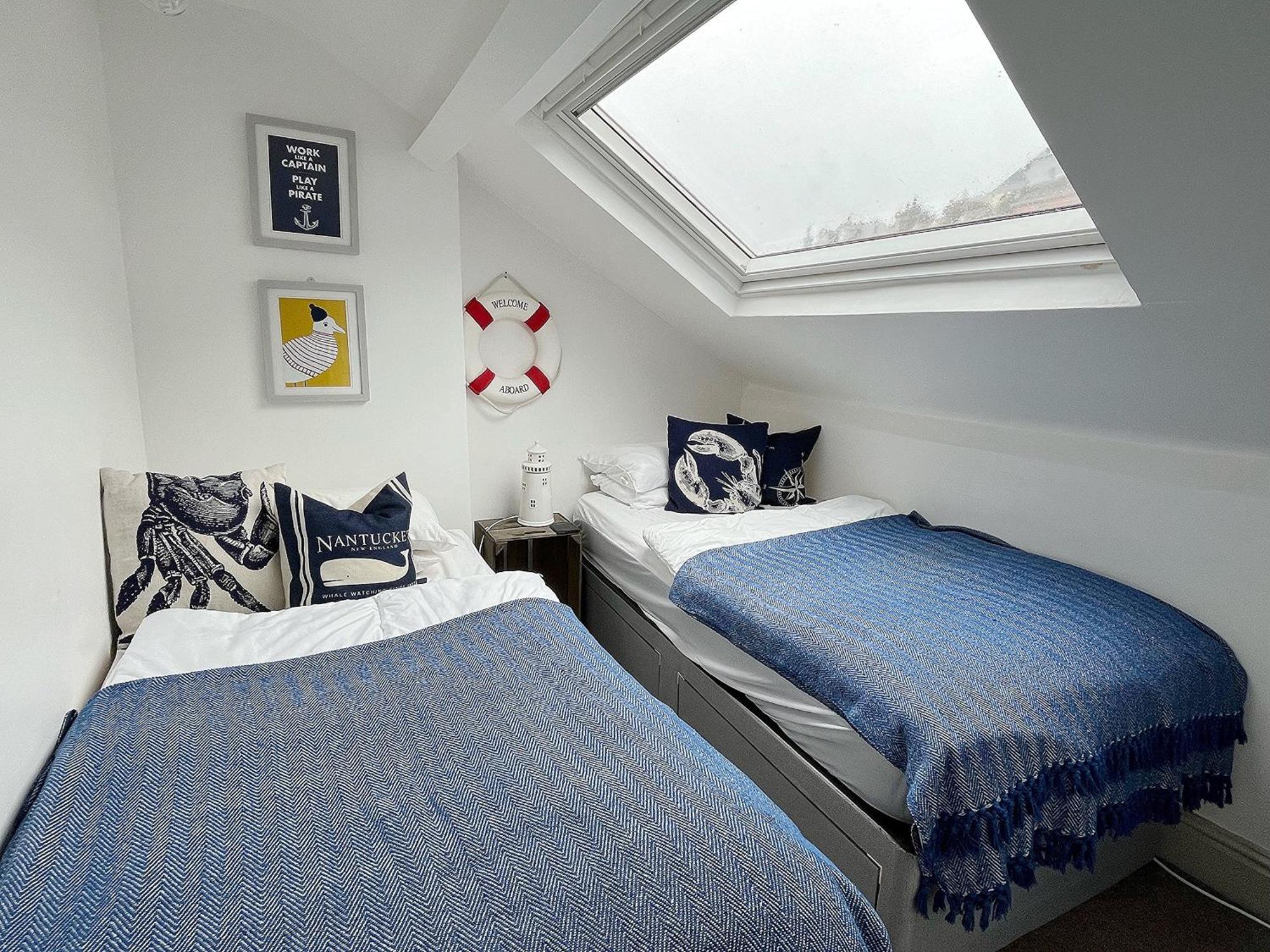 Nancie'S Place - Dartmouth Town Center With Private Parking - A Traditional Georgian Private Duplex Apartment - Beautifully Refurbished - Two Bedrooms, Bathroom, Kitchen And Lounge Diner Buitenkant foto