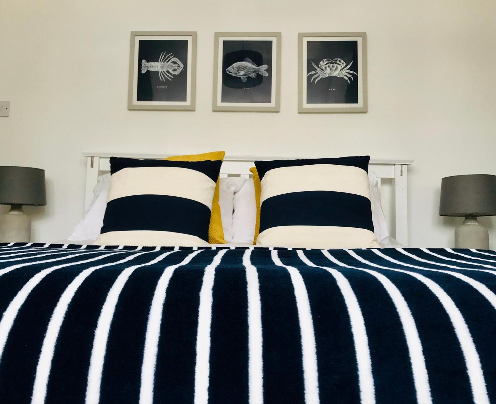 Nancie'S Place - Dartmouth Town Center With Private Parking - A Traditional Georgian Private Duplex Apartment - Beautifully Refurbished - Two Bedrooms, Bathroom, Kitchen And Lounge Diner Buitenkant foto