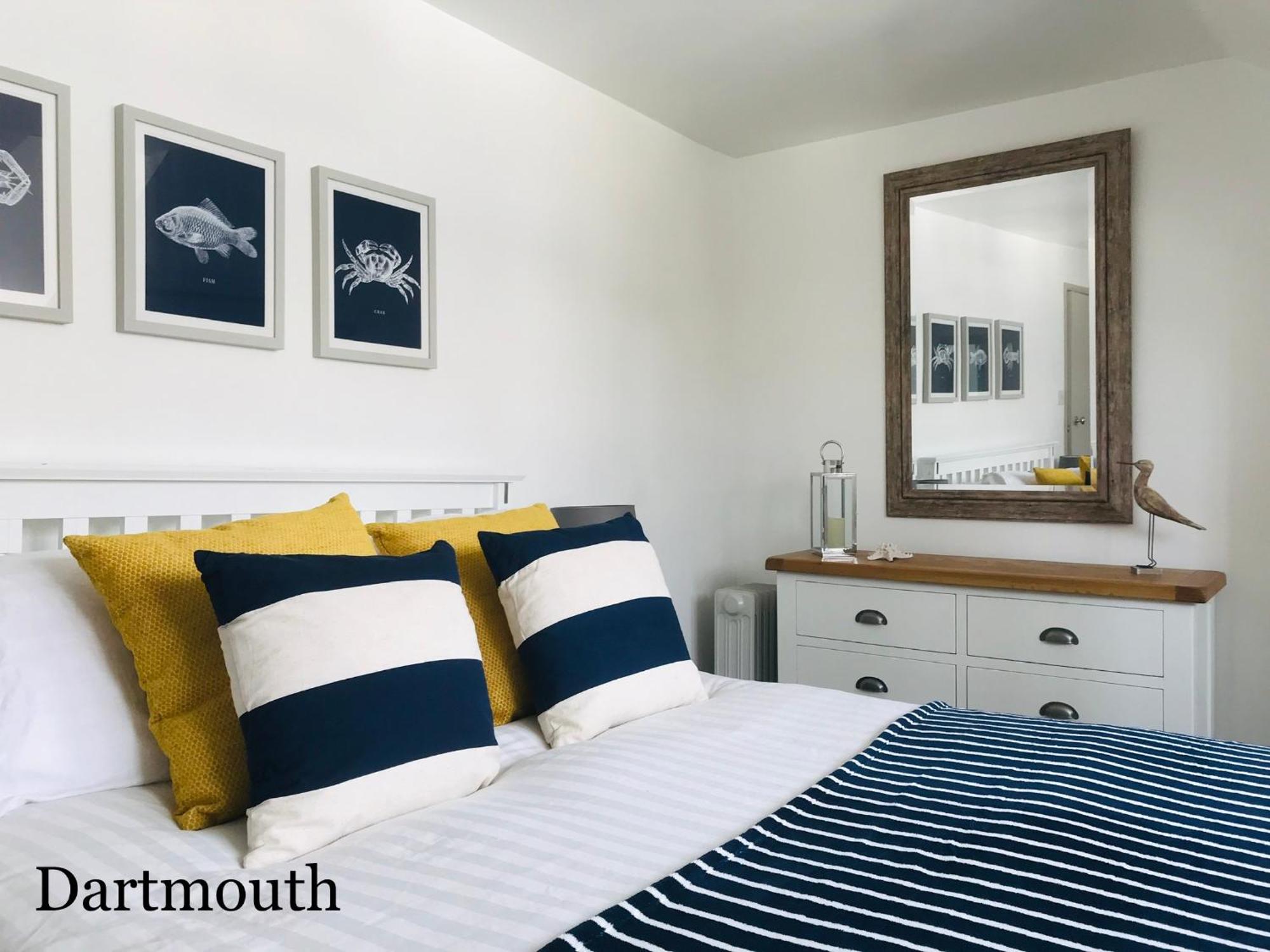 Nancie'S Place - Dartmouth Town Center With Private Parking - A Traditional Georgian Private Duplex Apartment - Beautifully Refurbished - Two Bedrooms, Bathroom, Kitchen And Lounge Diner Buitenkant foto