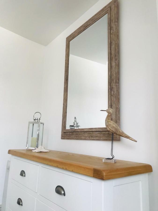 Nancie'S Place - Dartmouth Town Center With Private Parking - A Traditional Georgian Private Duplex Apartment - Beautifully Refurbished - Two Bedrooms, Bathroom, Kitchen And Lounge Diner Buitenkant foto